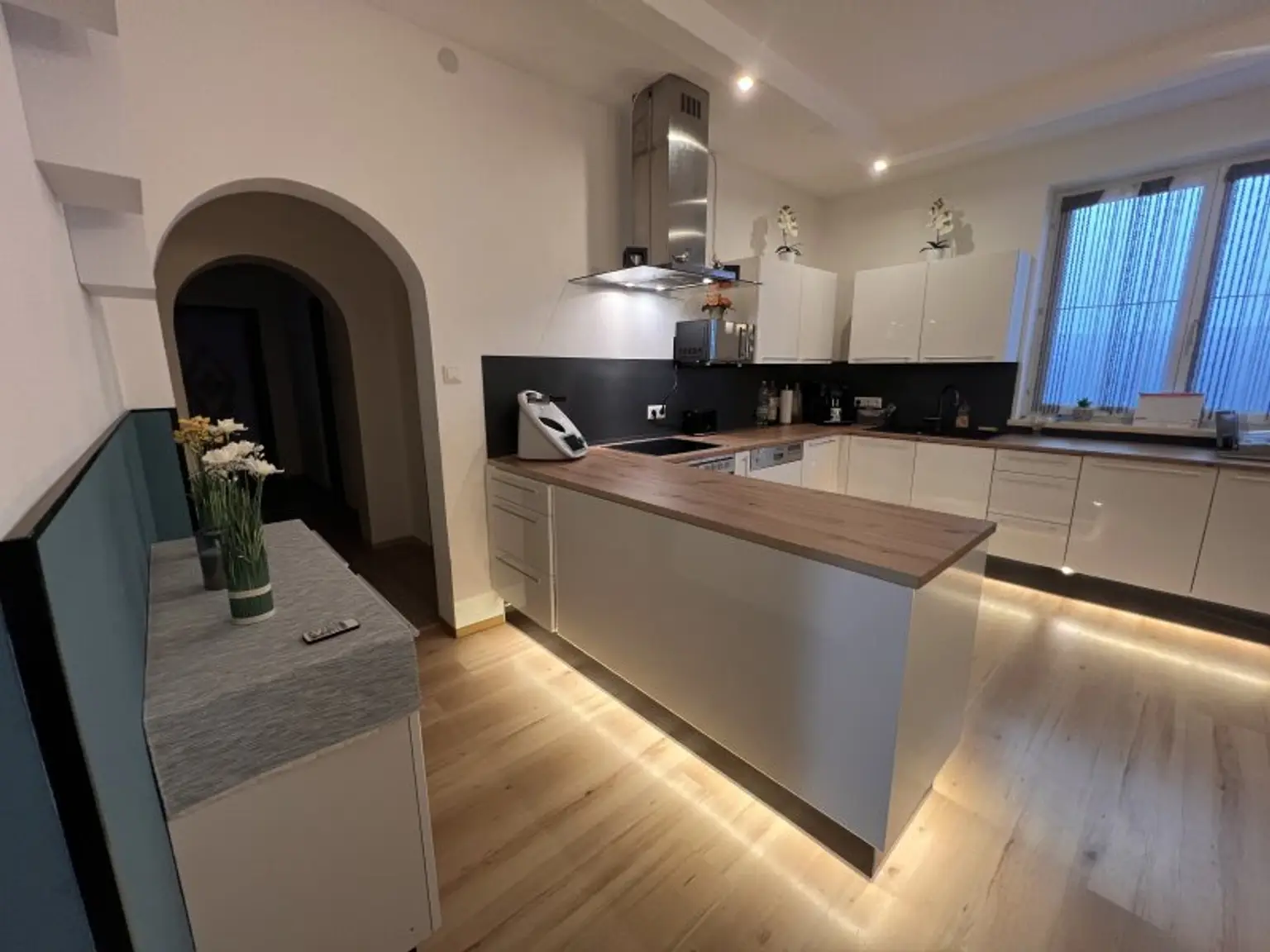 NOTVERKAUF !! Klein-Harras, renoviertes Multifunktionshaus, 30 Minuten von Wien Donaustadt