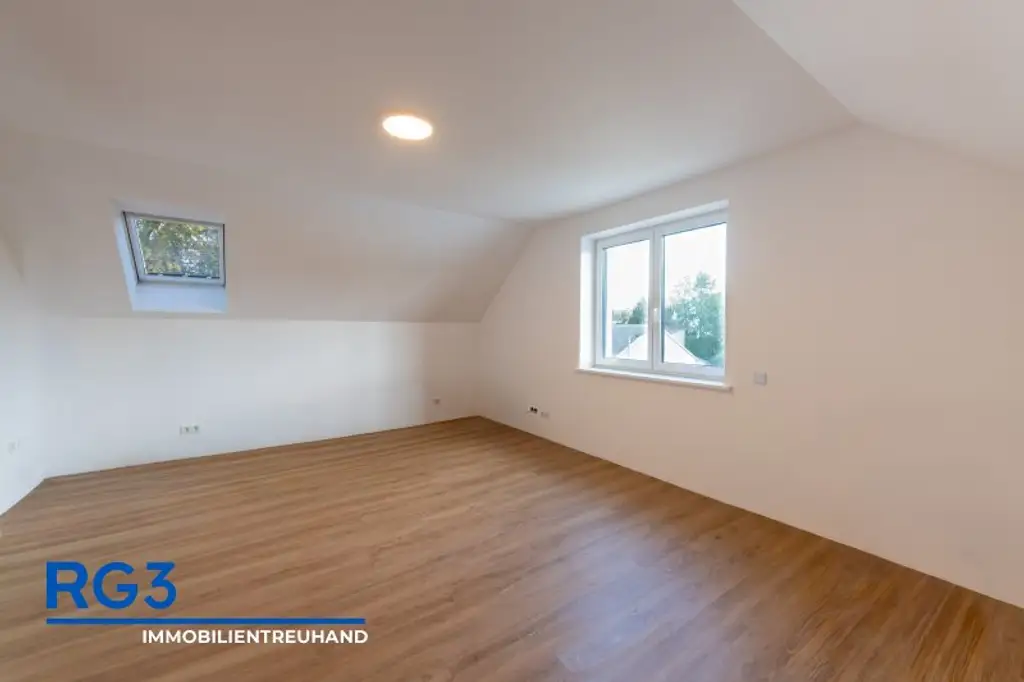 Neuwertiges Einfamilienhaus mit großem Garten