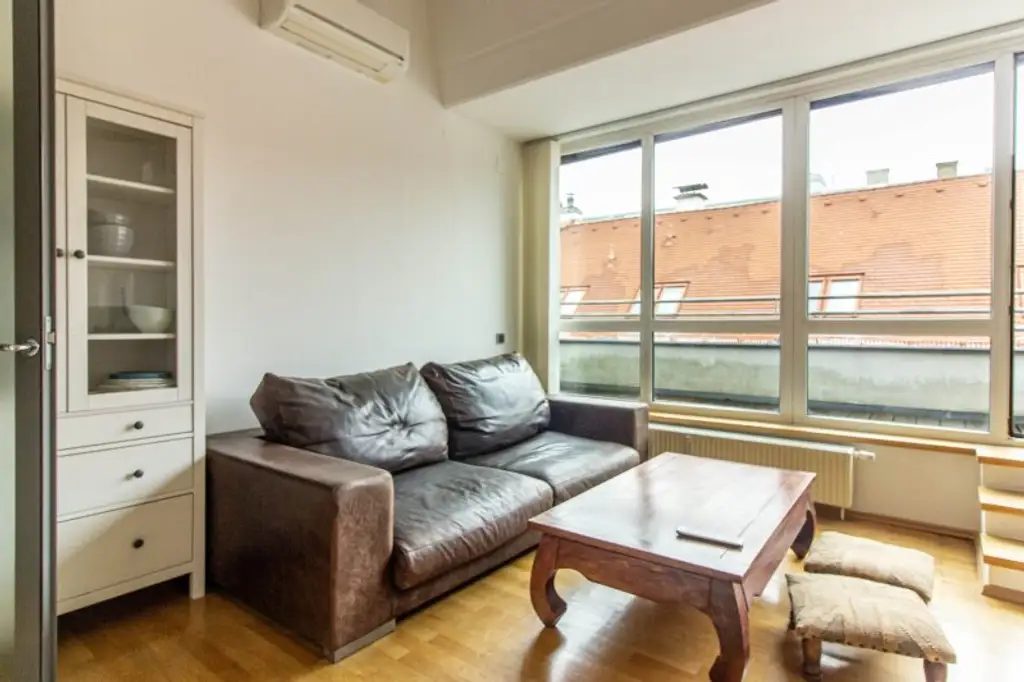 4 m Raumhöhe im Dachgeschoss - Mariahilfer Str. - Klimatisiert