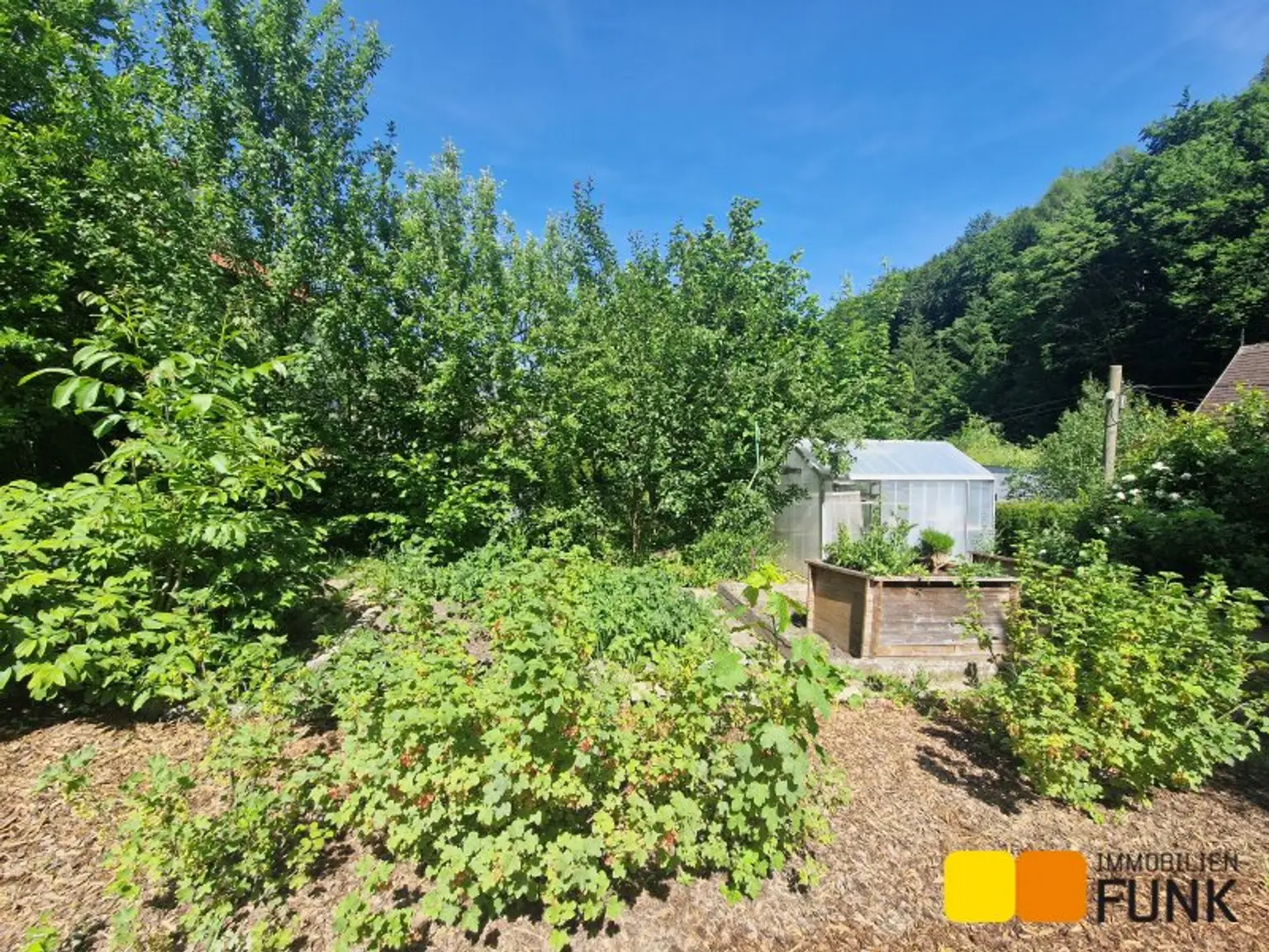 Großzügiges Haus mit Traumgarten