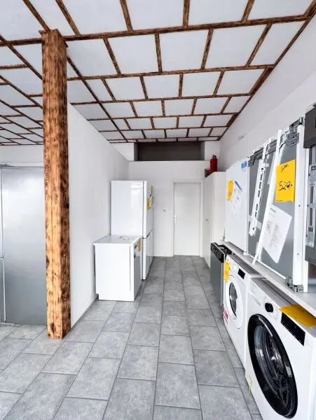 86 m2 für Atelier, Einzelhandel, Studio, Büro etc. im EG zu verkaufen! Zwei StraßenzugängeWattgasse!