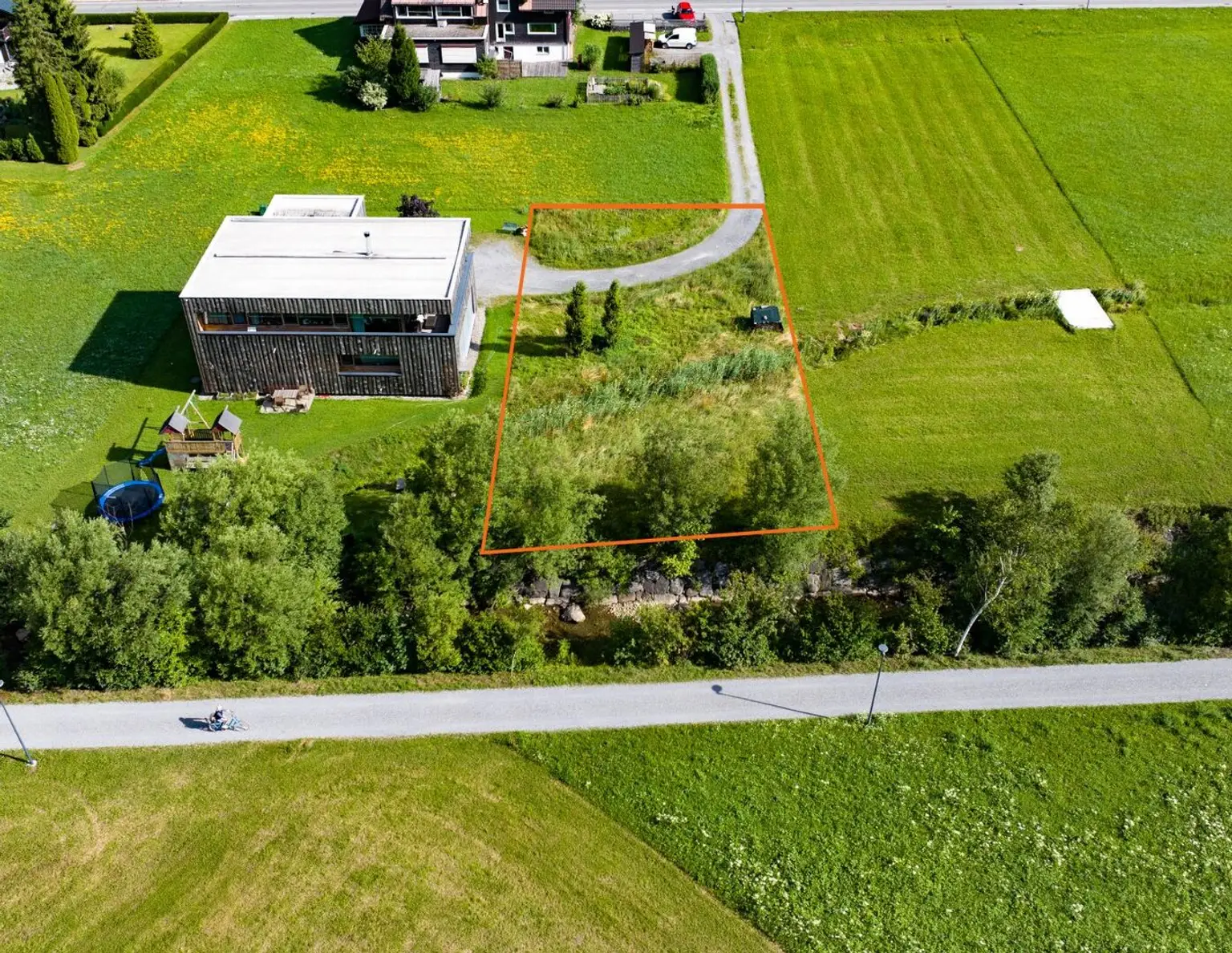 Reuthe: Naturidylle - Ruhiges Grundstück am Bach
