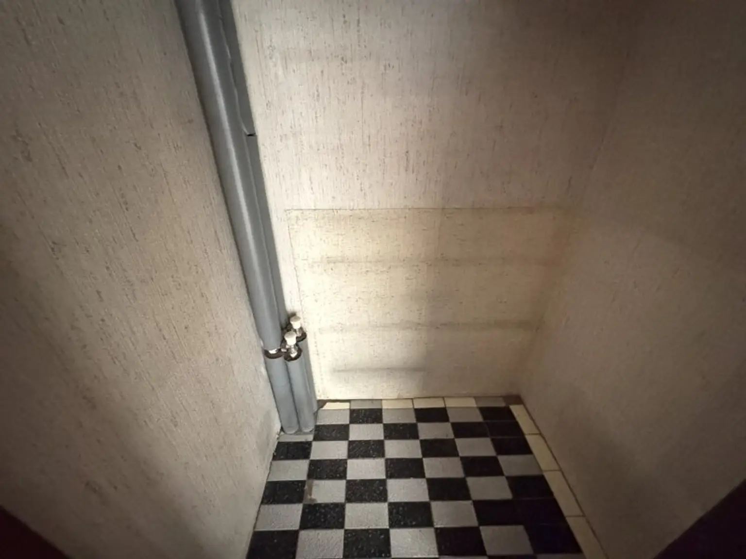 *Sanierungsbedürftiger Familien- oder Pärchenhit in absoluter Ruhelage mit Loggia bei U6 Dresdner Straße* Ab sofort verfügbar*