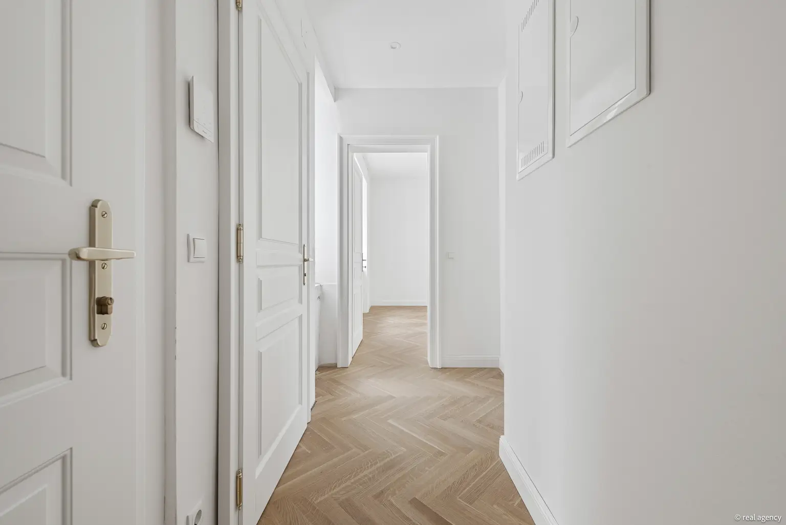 EIN WIENER ALTBAU, ZEITGEMÄSS GEDACHT