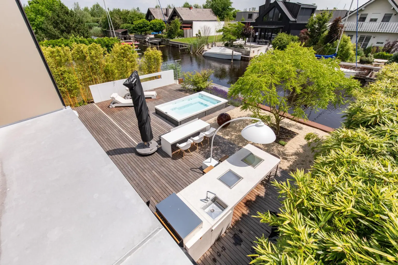 Exklusive Villa mit direktem Seezugang in Neusiedl am See