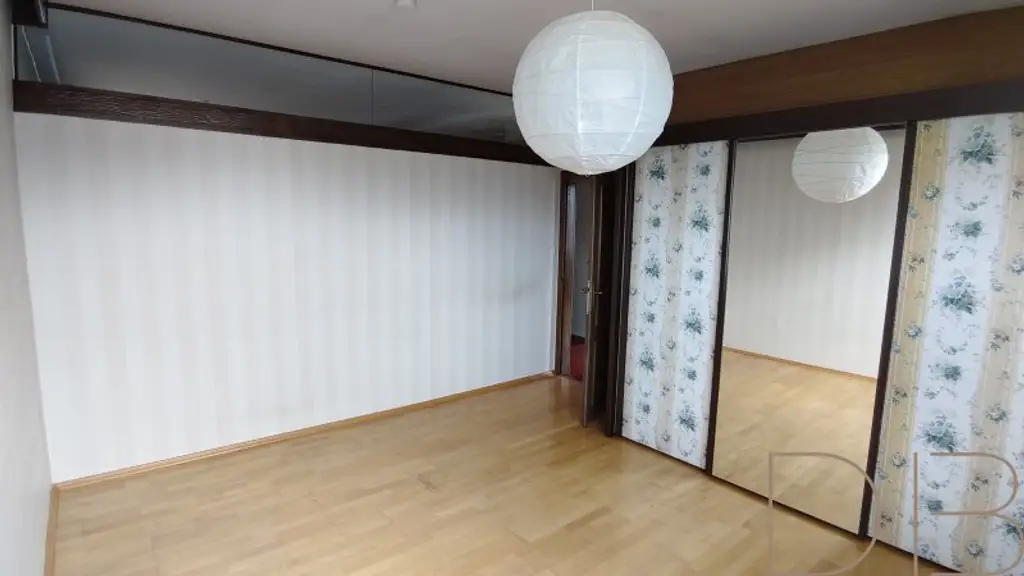 DB IMMOBILIEN | Sanierungsbedürftige 4-Zimmer-Wohnung mit südseitiger Terrasse und traumhaften Ausblick!