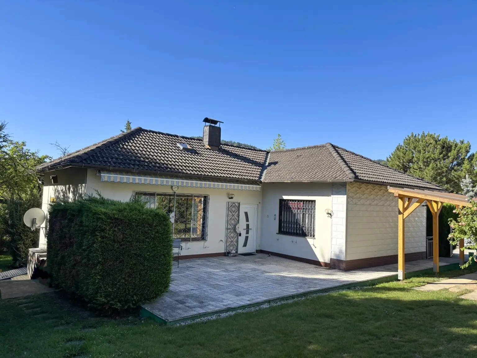 [06641] Bungalow mit großem Garten und Bergpanorama