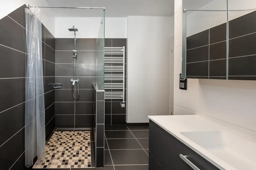 3-Zimmer-Dachterrassentraum inklusive 2 Carports