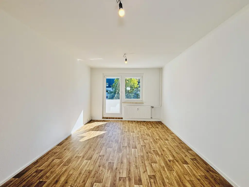 Frisch renovierte 4-Raum-Wohnung mit Balkon – optional mit Einbauküche