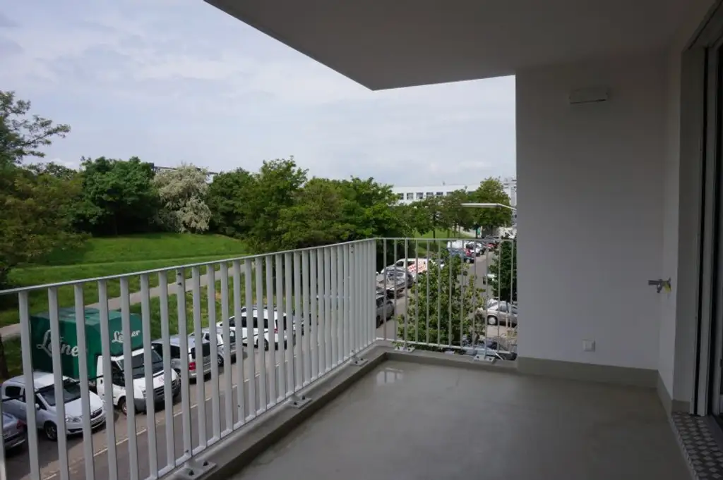 UNO - U1 Am Kaisermühlendamm  - Neubau mit großem Balkon und Garage - Mietbeginn ab 15. November 2025 | New 1BR apartment with Garage - start of lease 15/11/2025