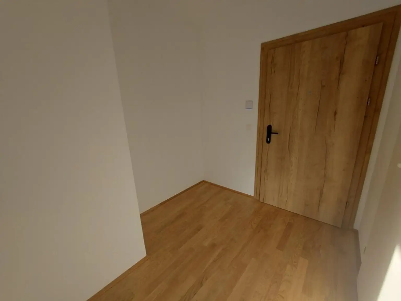 3-Zimmer-Erdgeschoßwohnung mit Terrasse und Tiefgaragenstellplatz (Top 02)