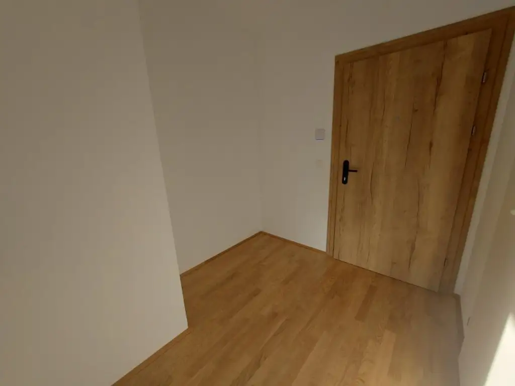 3-Zimmer-Erdgeschoßwohnung mit Terrasse und Tiefgaragenstellplatz (Top 02)