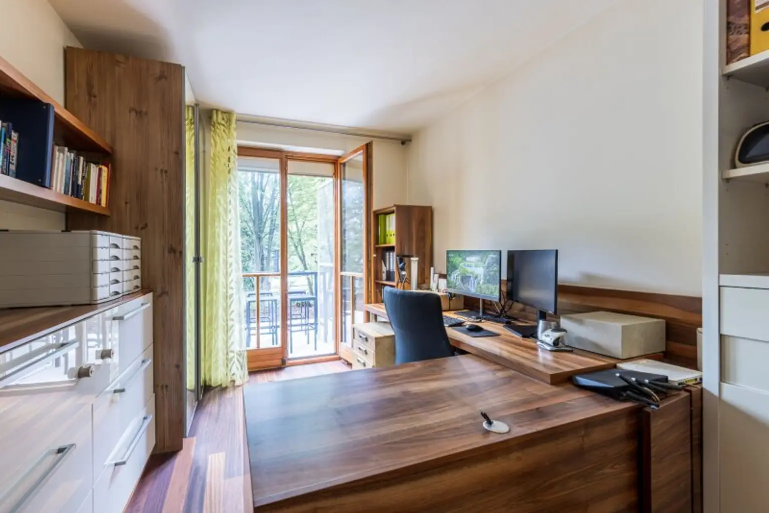 PURE ENTSPANNUNG! Riesiger Garten mit Blick ins Grüne I auch ideal f. gewerbliche Nutzung I Garage I Alarmanlage I