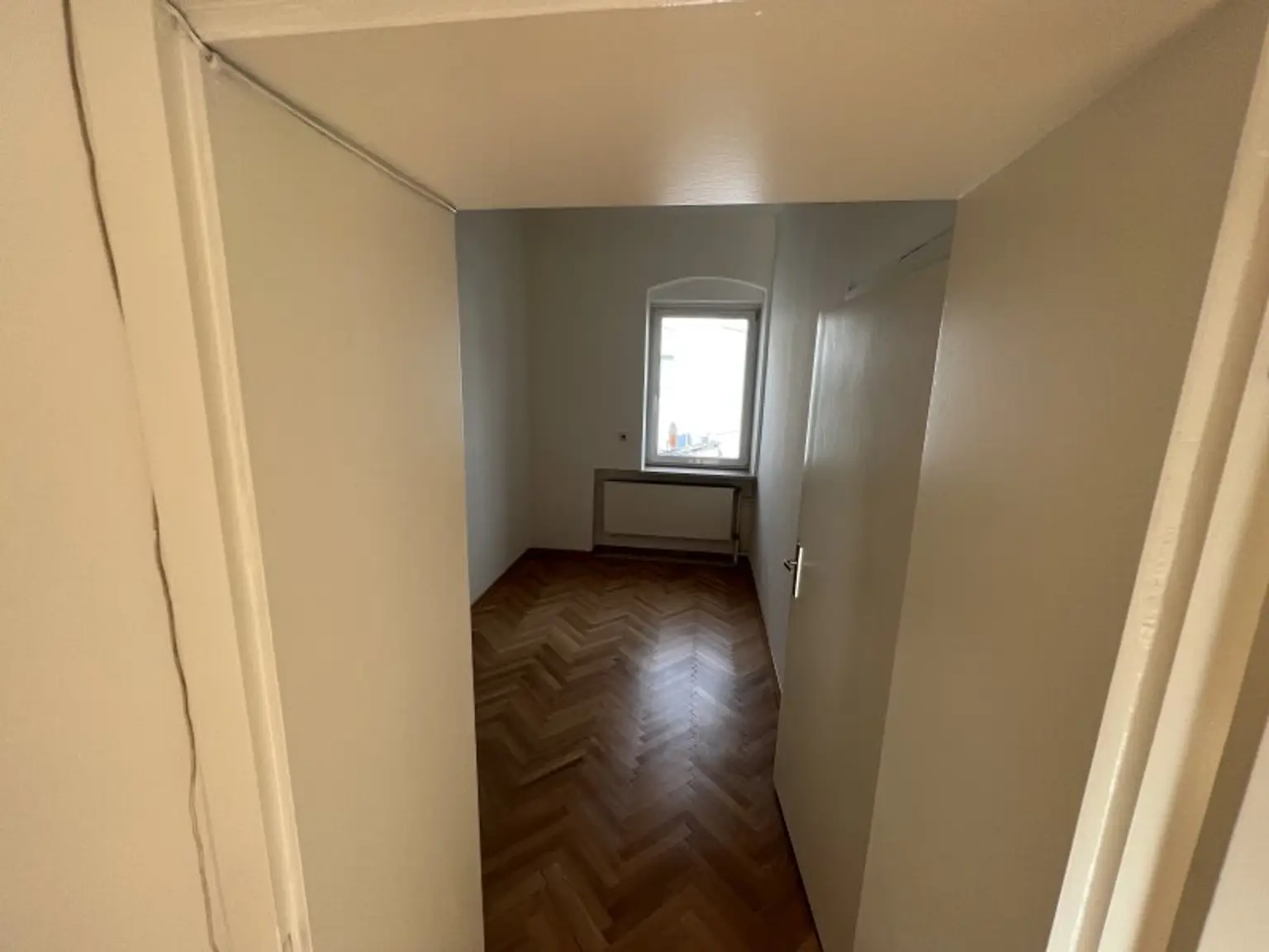 Attraktive Büro/Praxis in Wels: 7 Zimmer, Terrasse, Garage & Stellplätze! Ideal für Profis!