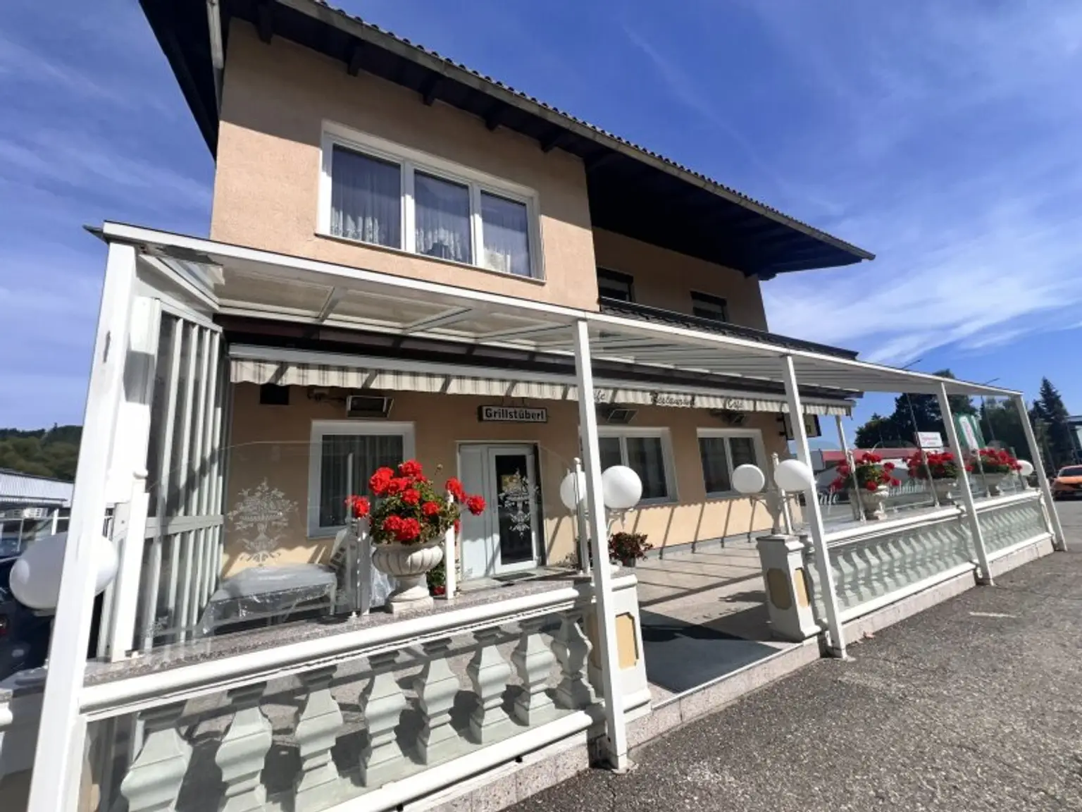 Aufsperren und Gastgeber sein! Perfekt eingerichtetes Restaurant mit Terrasse!