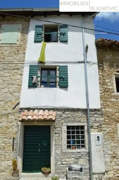 Typisch istrisches Steinhaus in der mittelalterlichen Stadt Motovun