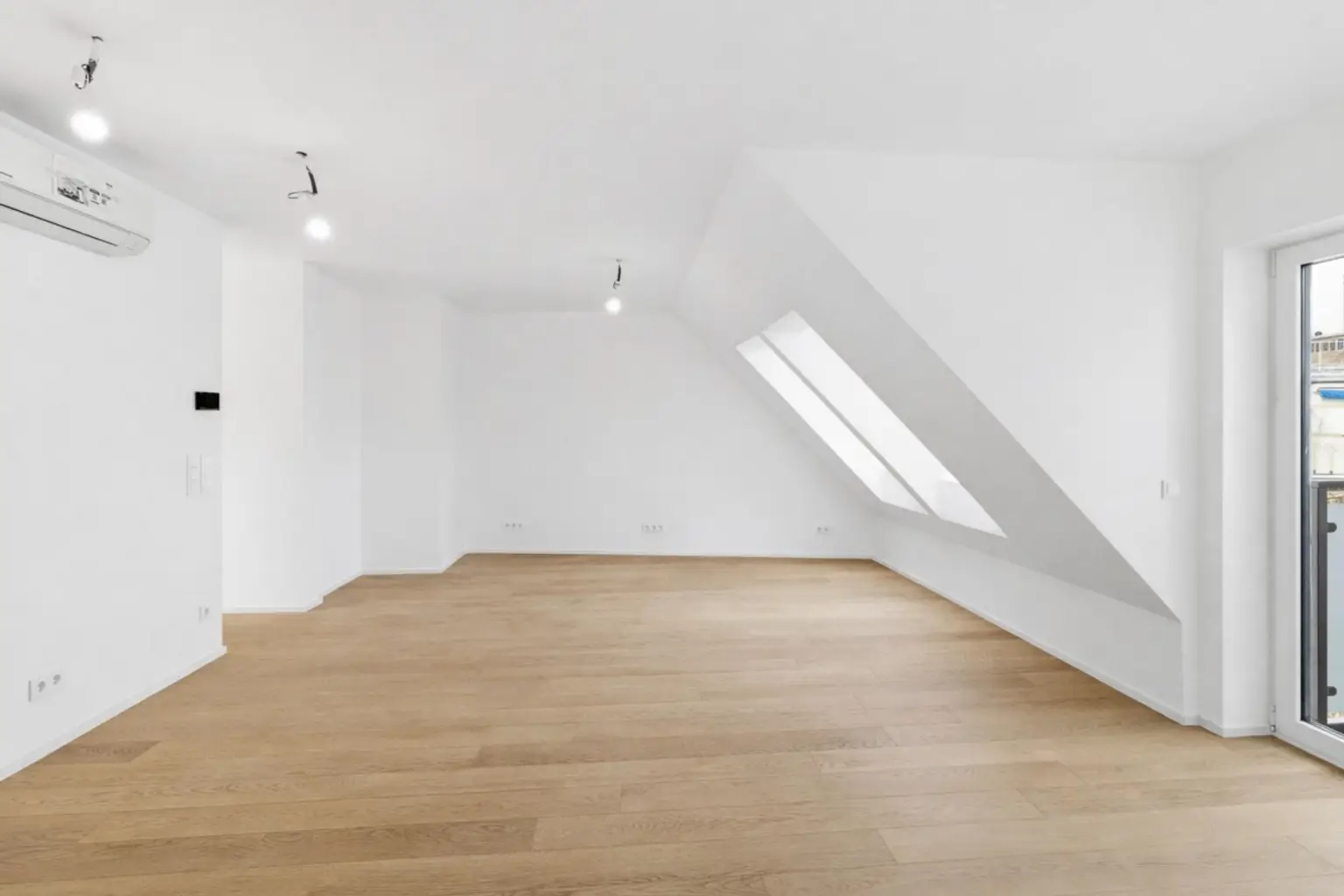 J | ++ EXKLUSIVES CITY-LOFT ++ DG-Wohnung mit Loggia und Balkon | Prima Service Immobilien