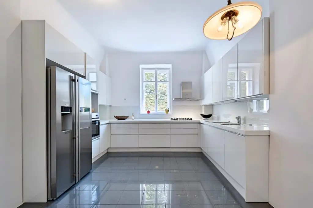 Luxuriöse Familienresidenz oder Büro-Wohnen: 230 m² mit großer Terrasse und Garage!
