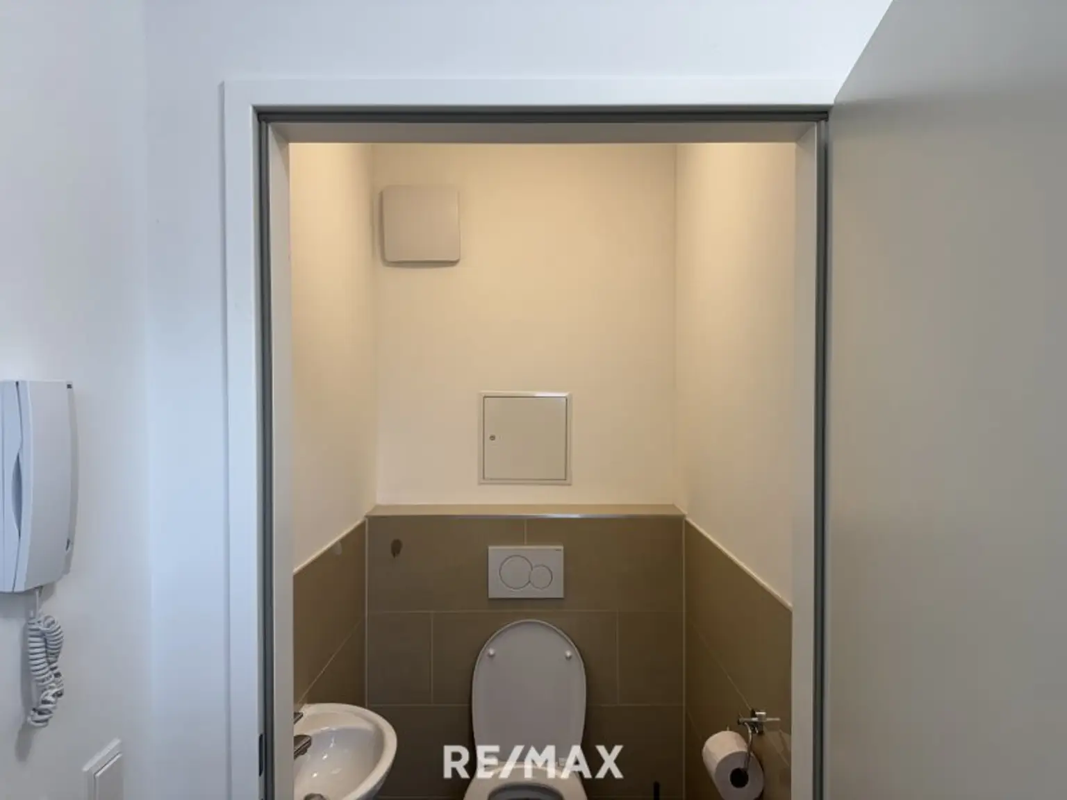 WC mit Handwaschbecken