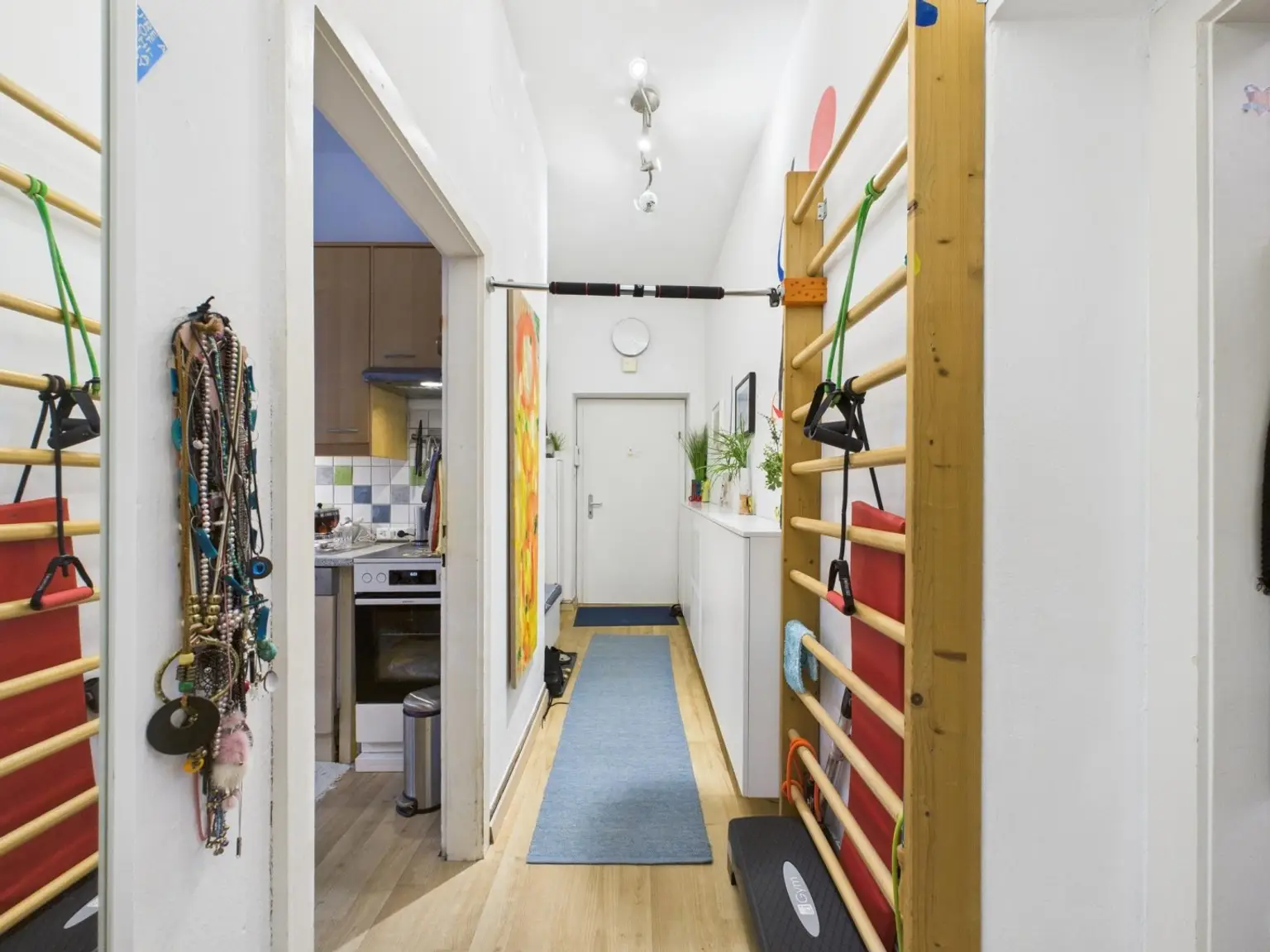 CAM04191G0-PR0075-STILL006