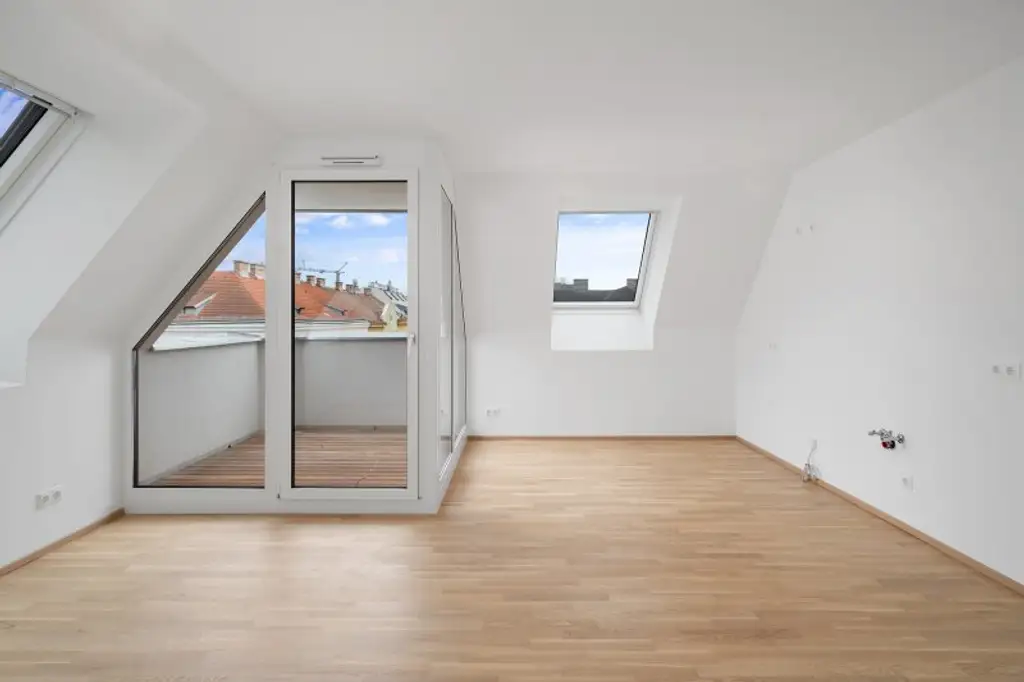 2-Zimmer-Dachgeschosswohnung (Massivbauweise) in generalsaniertem Altbau mit Loggia