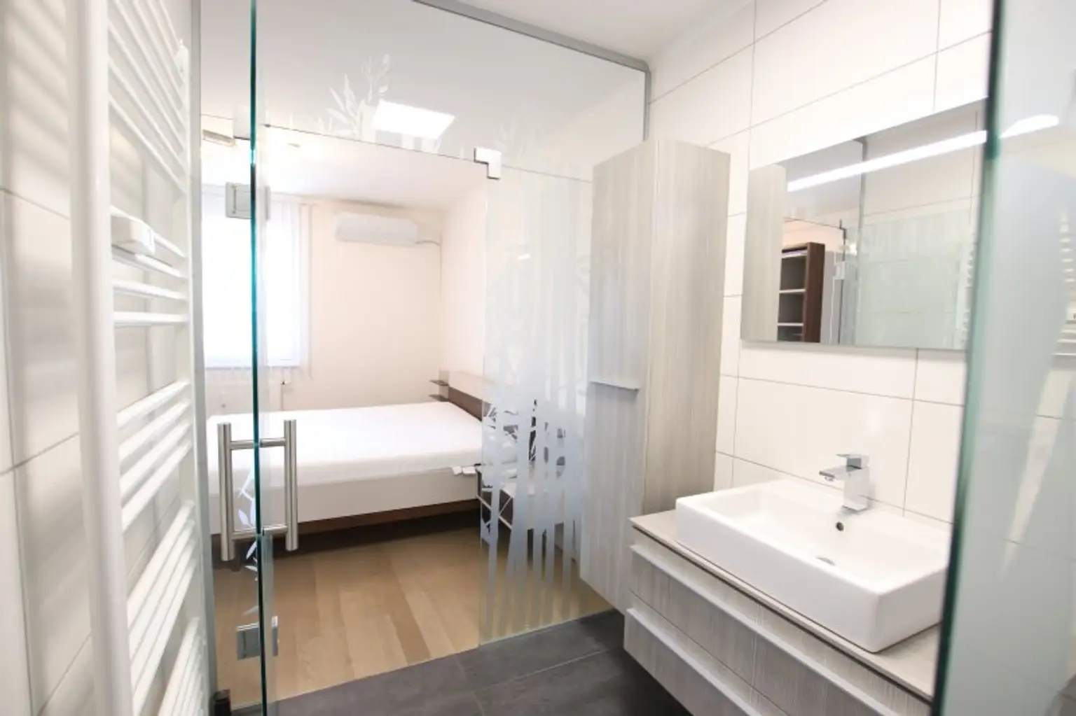 Neuwertige, teilmöblierte 2 Zimmer Penthousewohnung mit Terrasse und Carport in Klagenfurt