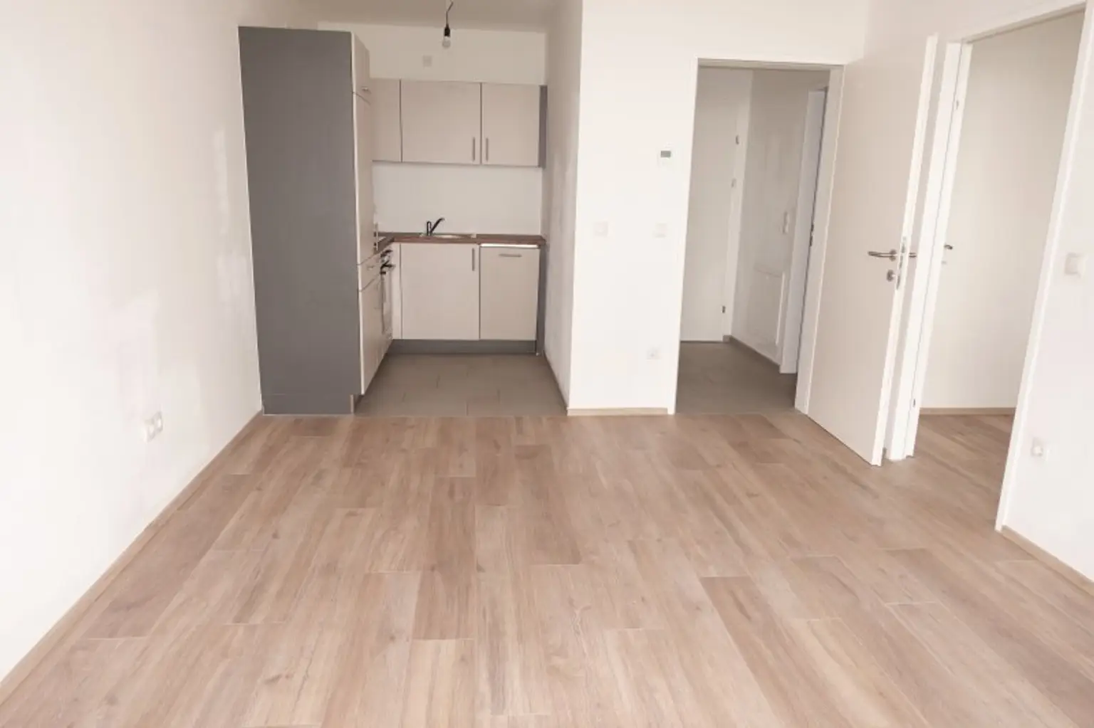 Zweitbezug, HOFSEITIGE BALKON-2 Zimmer-Neubauwohnung