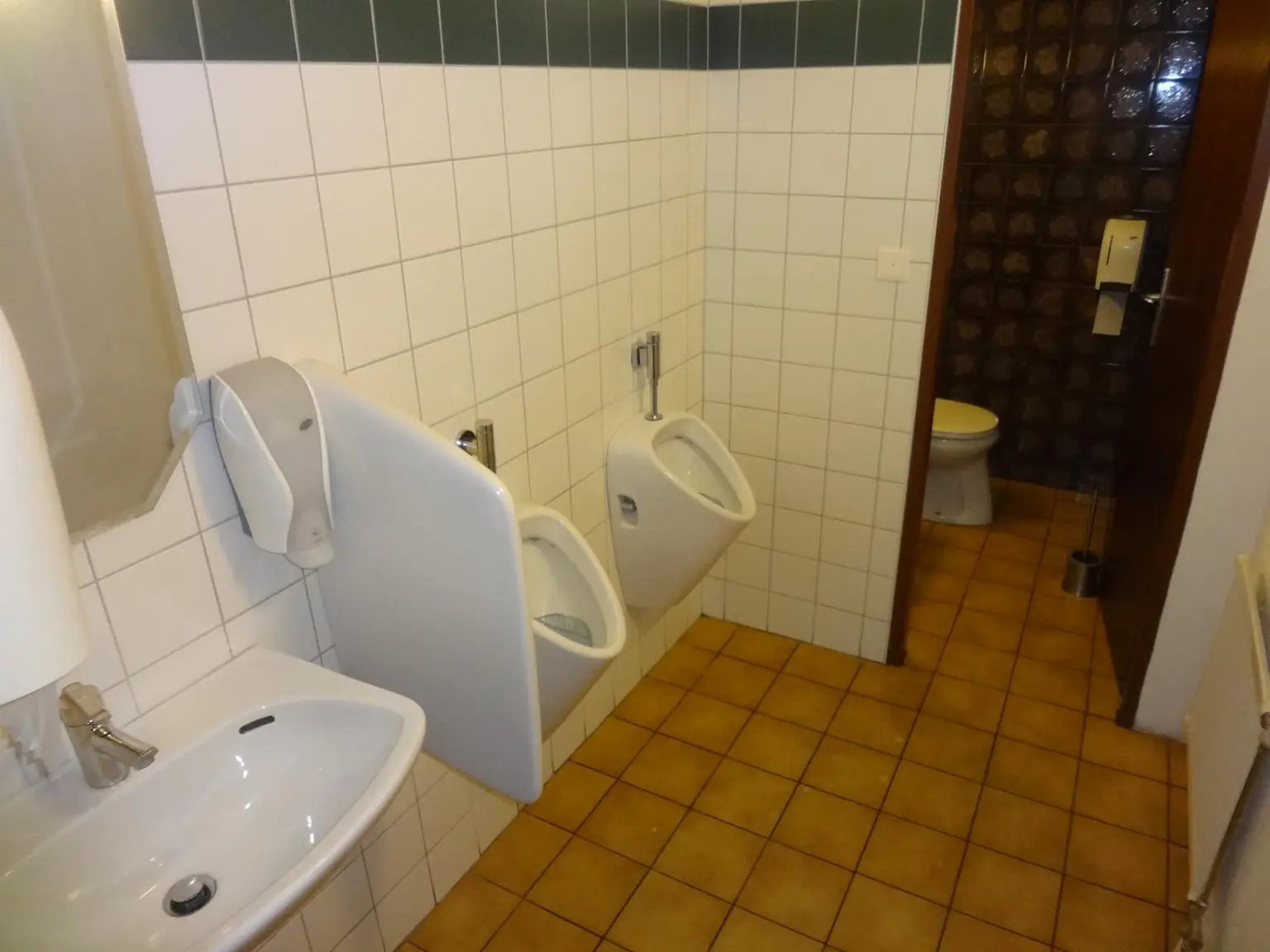 KLEINES GEMÜTLICHES GASTHAUS, HEURIGENSTÜBERL MIT HISTORISCHEM FLAIR!