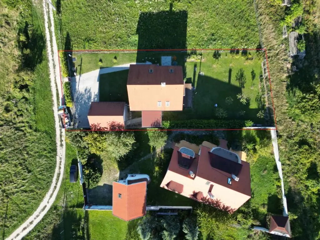 +++ Charmantes Einfamilienhaus in Fertőrákos – mit traumhaftem Garten, Seeblick und Yachthafen-Nähe +++