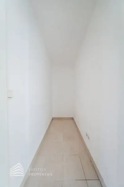 Wunderschöne 5 - Zimmer Wohnung mit Terrasse und Garten