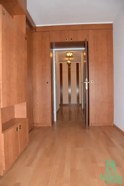 Eleganter "Retro-Style" - Großzügige, sonnige, ruhige Wohnung mit Süd-Loggia! 2 Garagenplätze!