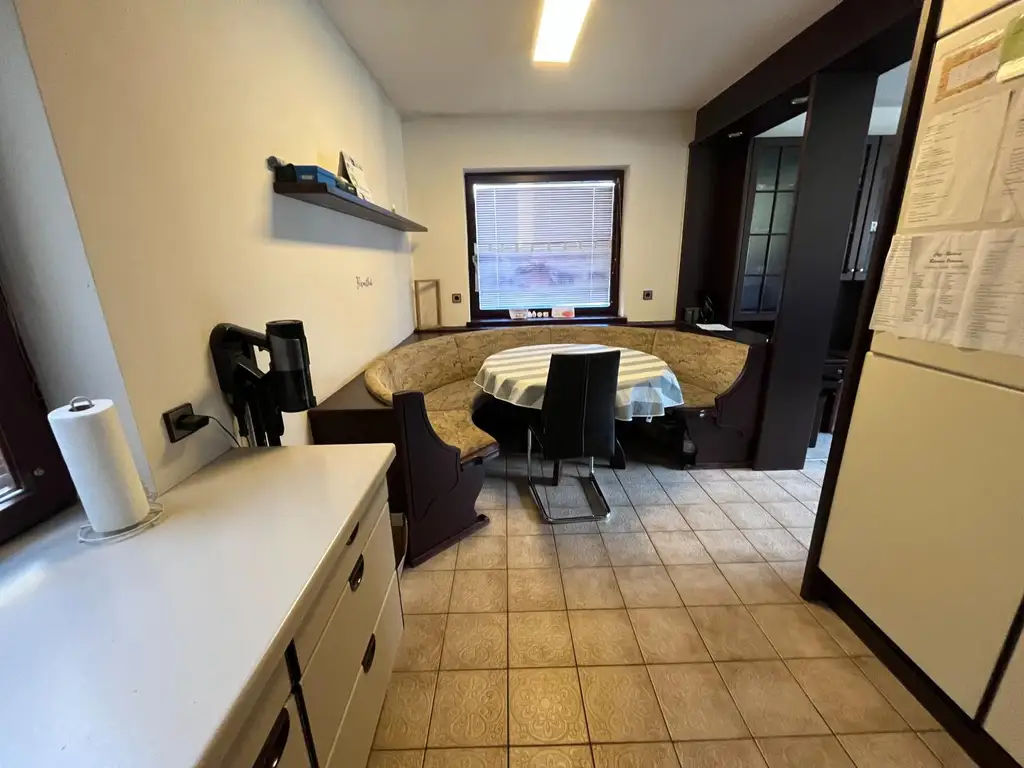 Familienfreundliches Ein- oder Zweifamilienwohnhaus mit 2 Wohneinheiten!