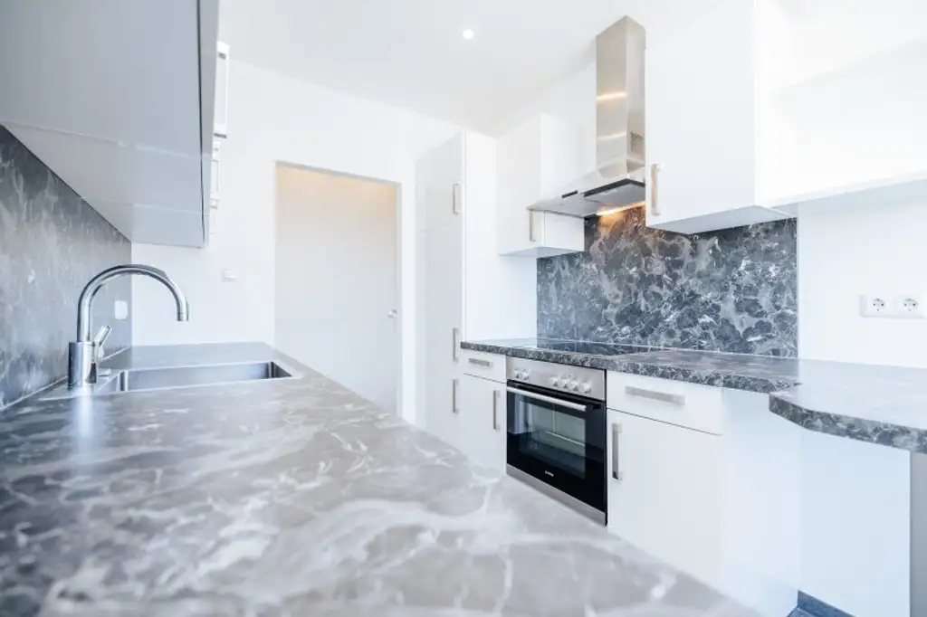 TOP DEAL I WESTBALKON I BADEWANNE I MODERNISIERT I SMARTE RAUMAUFTEILUNG I HAUSTIERE ERLAUBT I RUHIGE LAGE I 6. STOCK MIT LIFT I PROJEKT WOHNEN