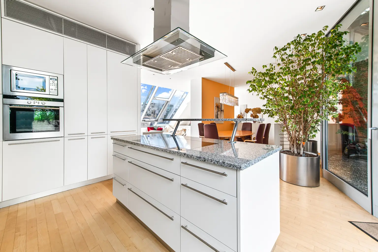 Exklusives Penthouse mit Dachgarten und Karlskirchenblick in Bestlage des 4. Wiener Gemeindebezirks