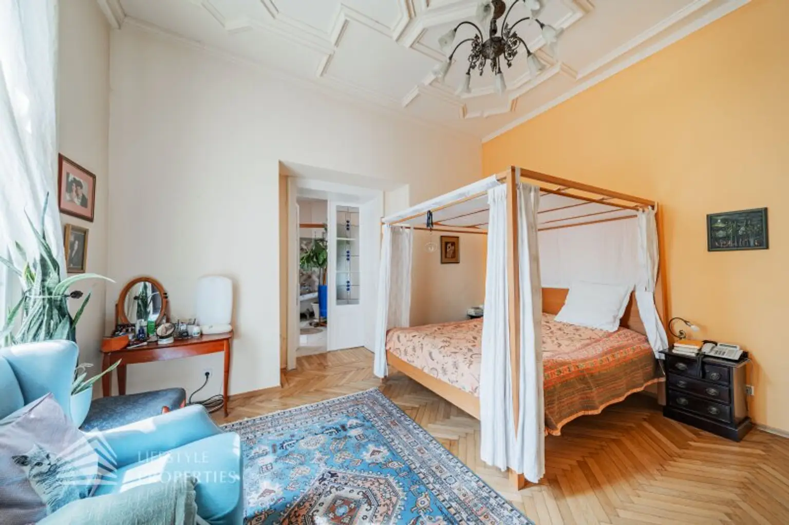 Luxuriöser 14- Zimmer Wohntraum mit Dachterrasse und Pool, Nähe Wilhelminenschloss