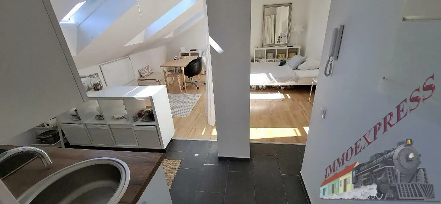 Wunderschöne Dachwohnung mit Klimaanlage in der Märzstraße Nähe S-Bahn - Einzug 1.12.25 unbefristeter Mietvertrag! Kein Lift im Haus!!!