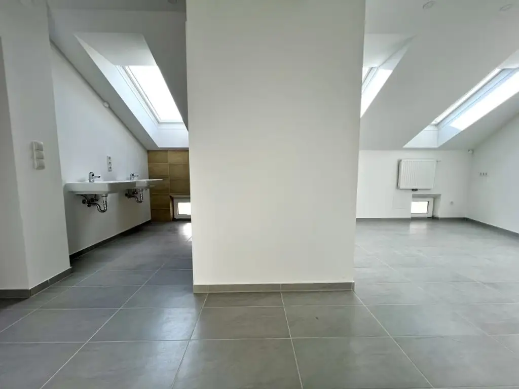 Hier bleiben keine Wünsche offen - Exklusive Maisonette mit 44m² Terrasse nahe Naschmarkt zu mieten!