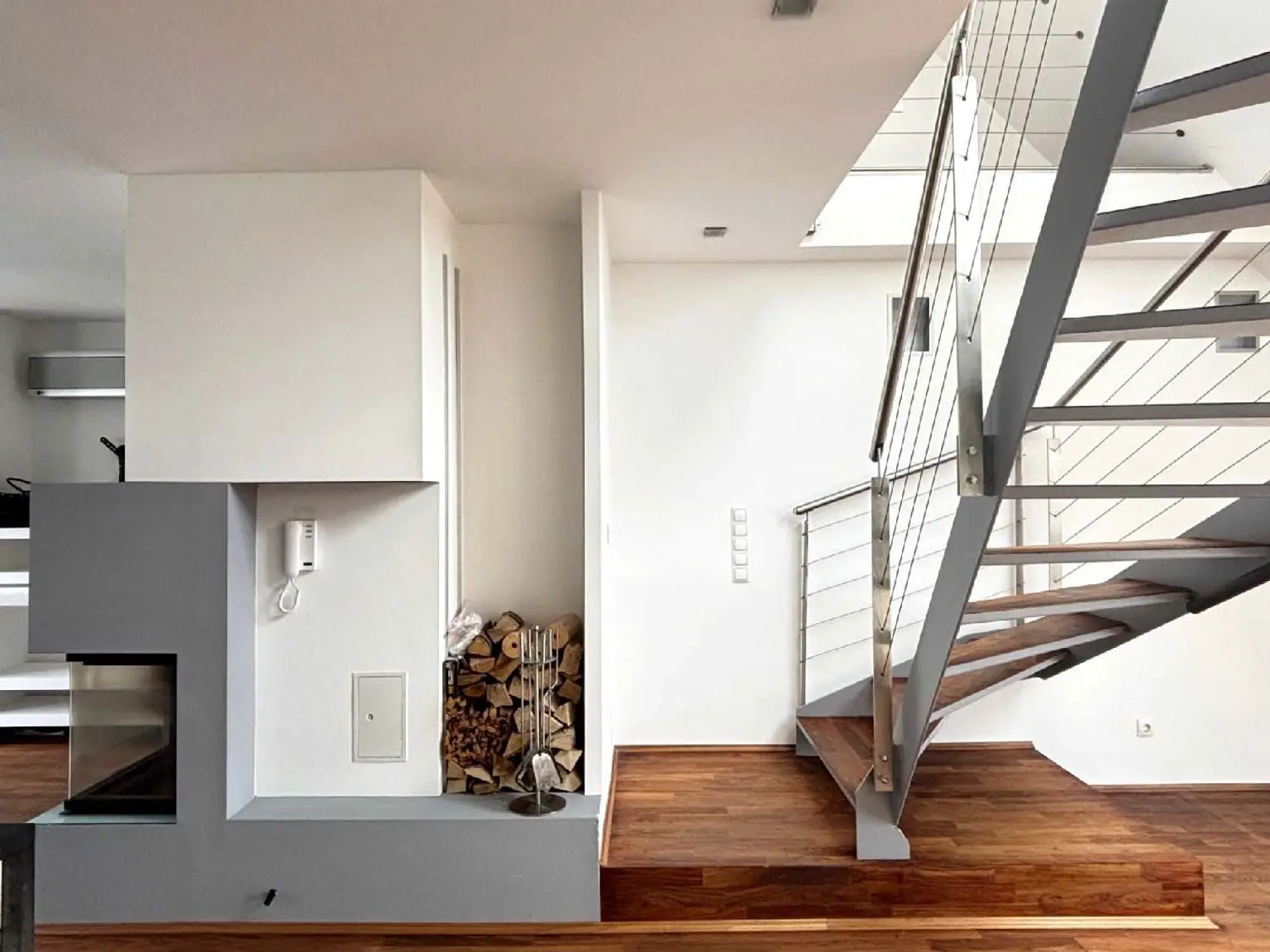 Traumhafte Dachmaisonette mit 2 Terrassen + Dachterrasse - Nähe Arenbergpark