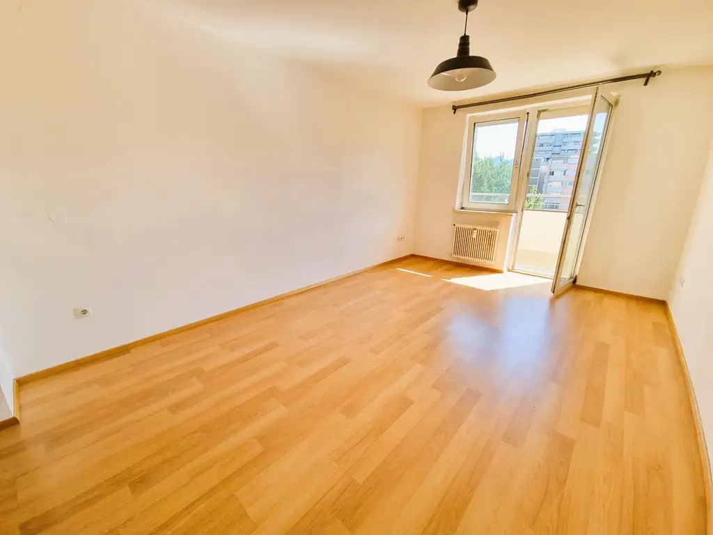 Top Lage: Attraktive 2-Zimmer-Wohnung mit Lift und Sonnenbalkon