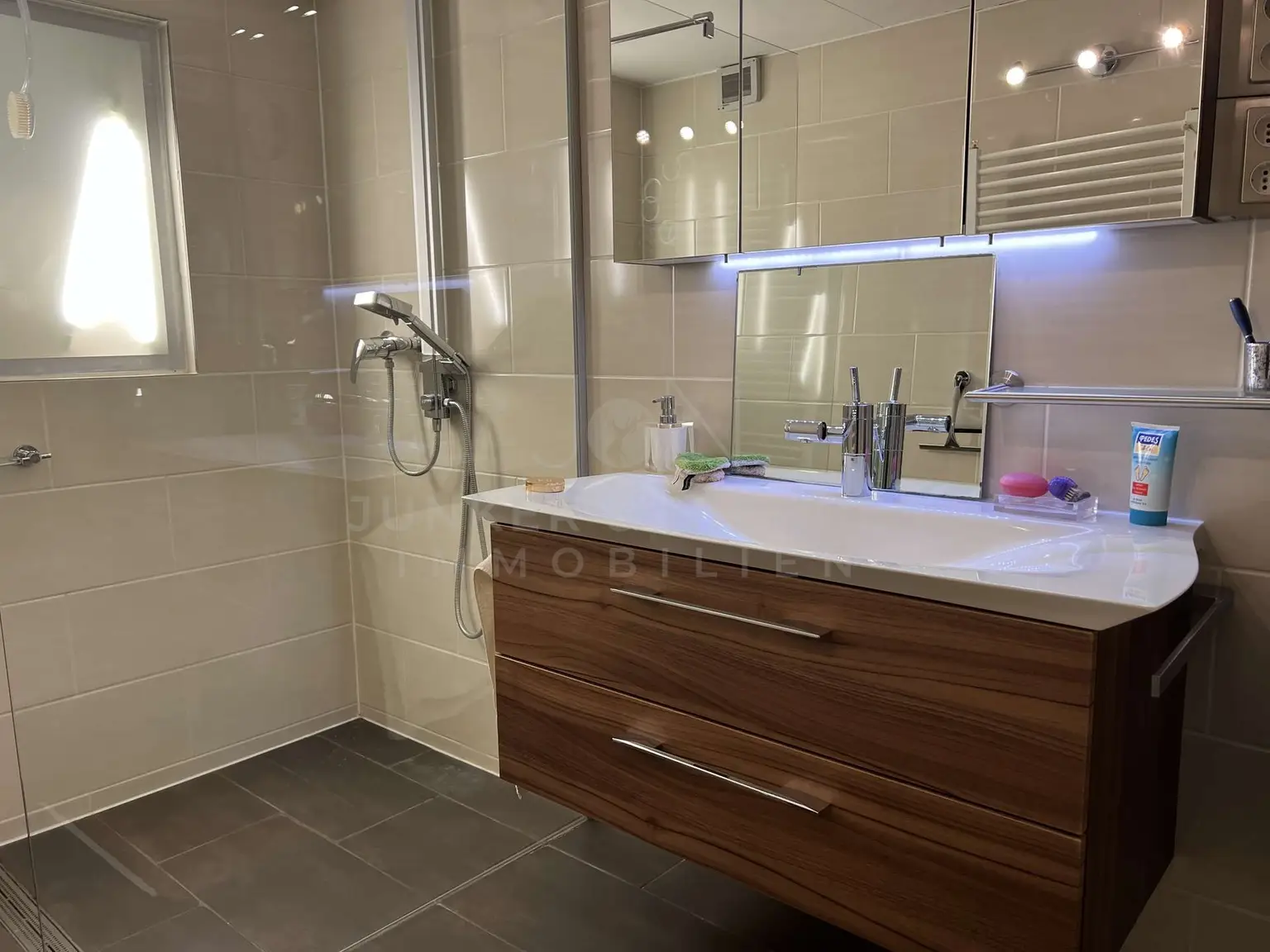 Bad mit Dusche
