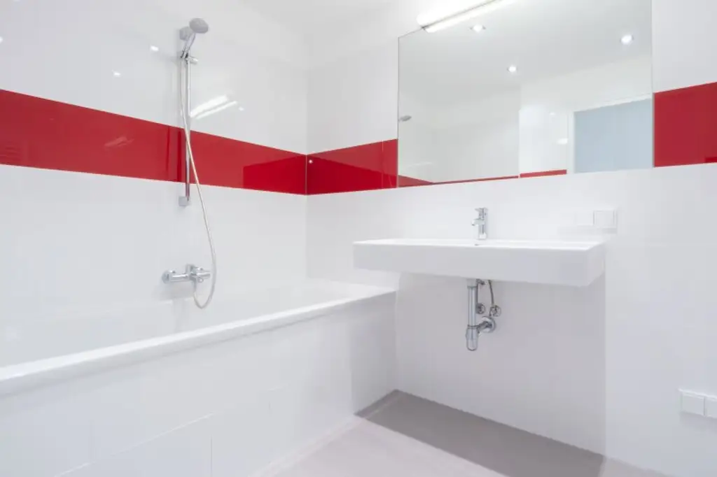 ZUM VERKAUFEN! Attraktive Kapitalanlage: Vermietete charmante Kleinwohnung mit großzügigem Balkon und Tiefgaragenstellplatz! Nähe U6 Spitz!