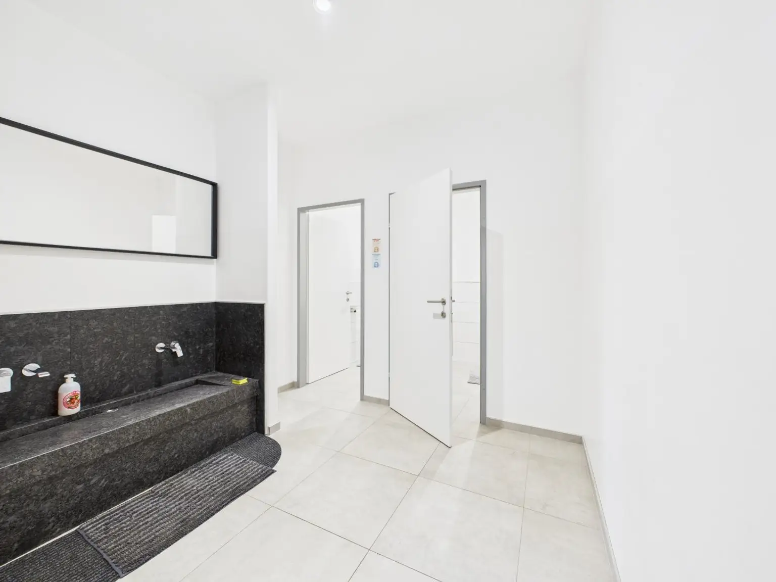 Kernsaniertes Anlageobjekt mit großzügigen Büroflächen und Wohneinheiten in 4050 Traun