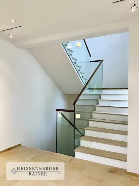 WOHNEN AM SEE /// REPRÄSENTATIV UND GROSSZÜGIG /// ELEGANTE SEEVILLA MIT ZWEI SEPARATEN EINHEITEN