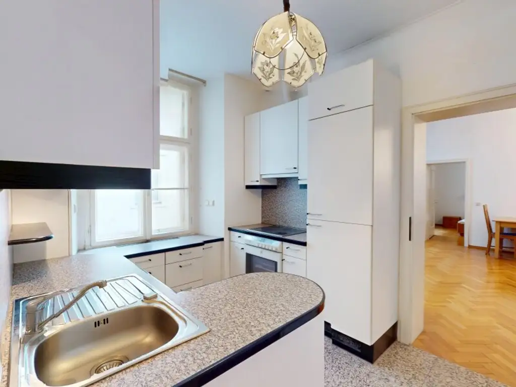 2-Zimmer Altbauwohnung in bester, zentraler Lage!