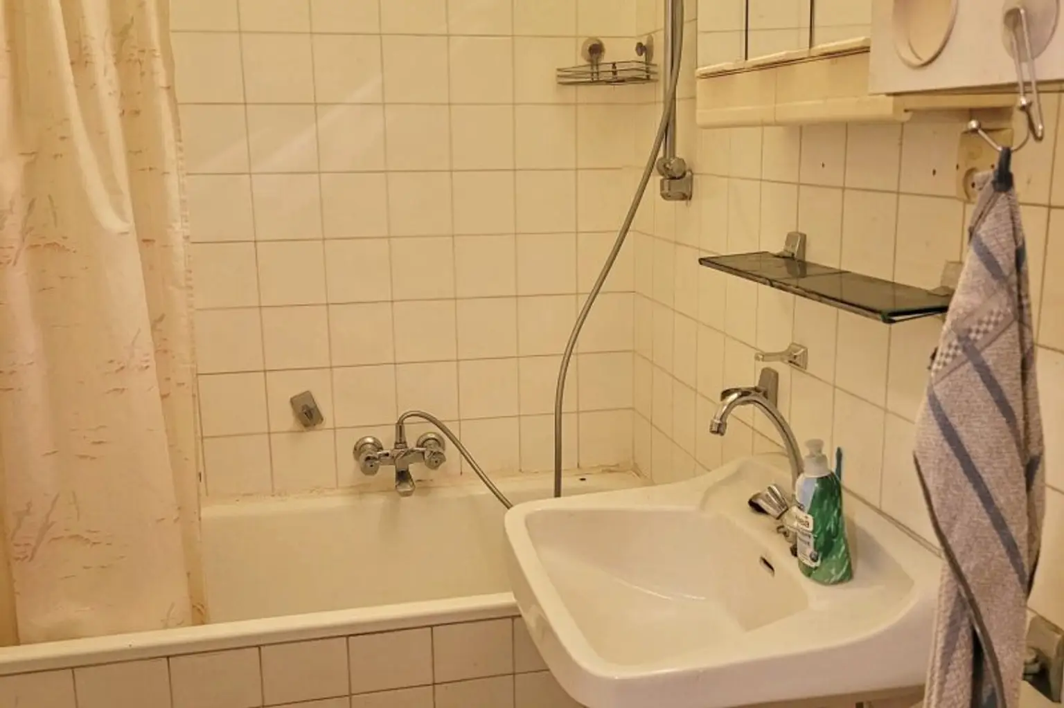 Sonnige 3-Zimmer mit Loggia, Schwimmhalle und Sauna in Purkersdorfer Zentrumslage