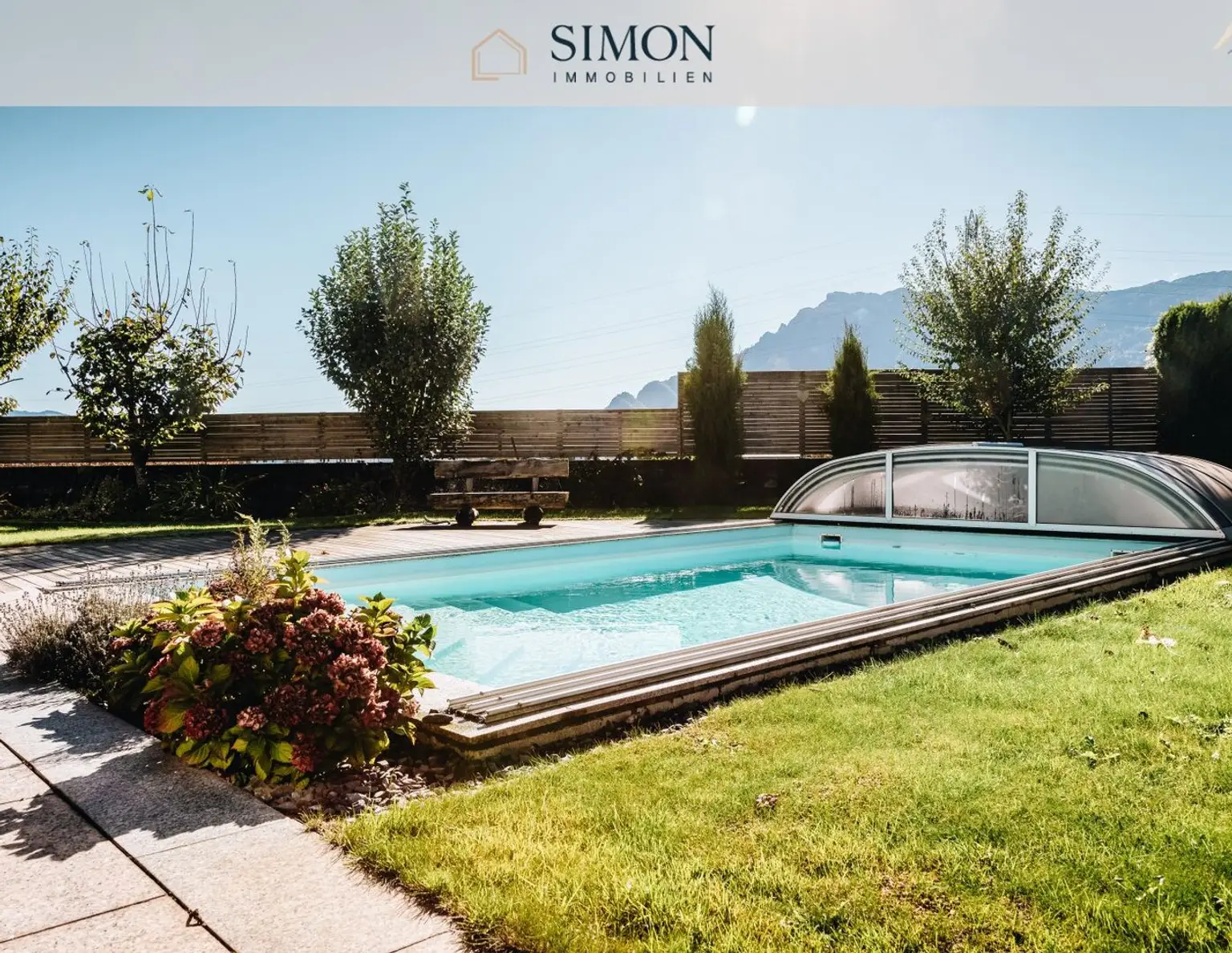 Exklusive Villa mit Pool und Traumgarten - Wohnen mit Blick auf den Untersberg
