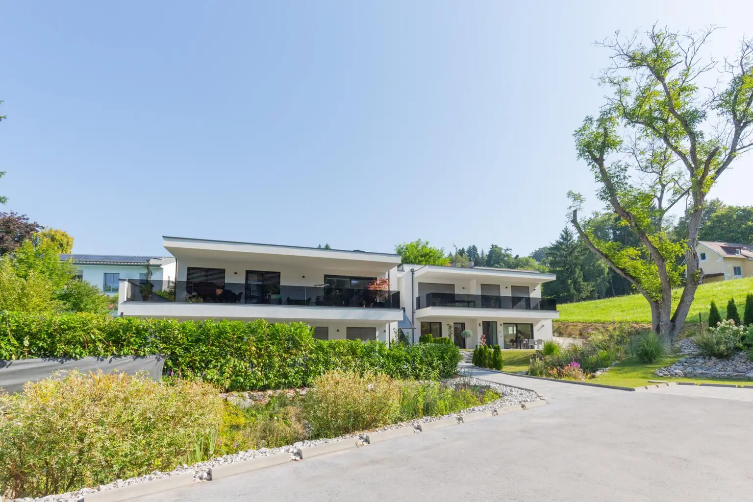 Exklusives Wohnerlebnis: Stilvolle Gartenwohnung mit Terrasse