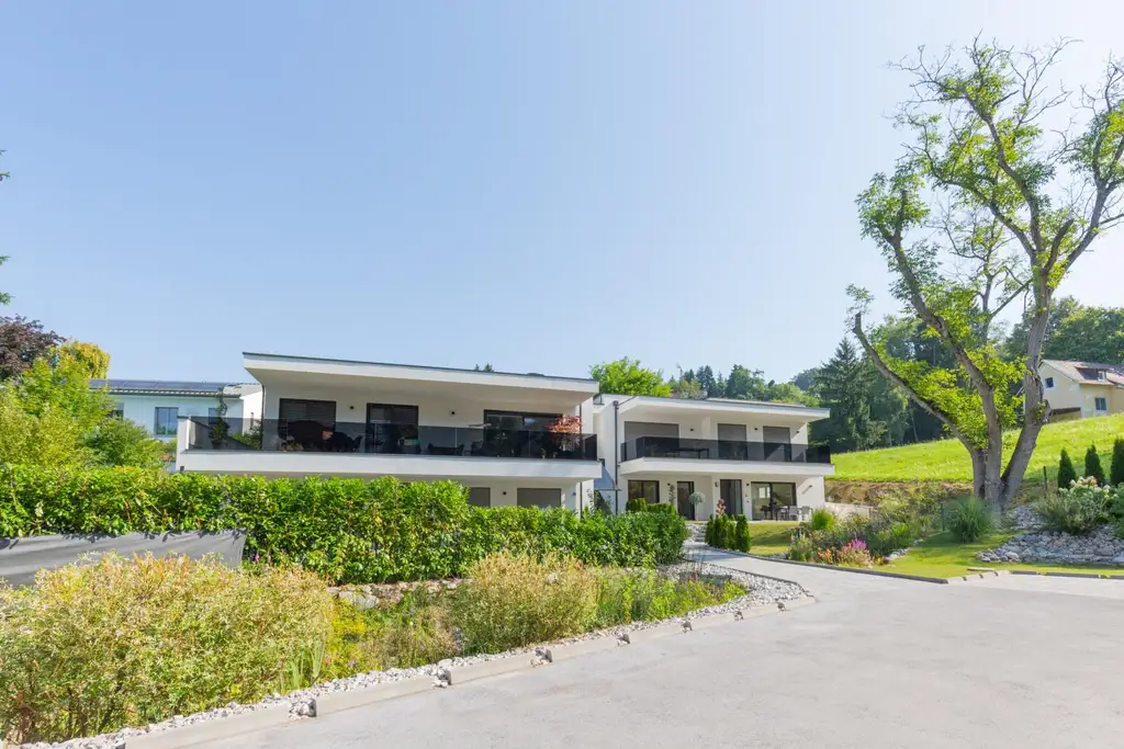 Exklusives Wohnerlebnis: Stilvolle Gartenwohnung mit Terrasse