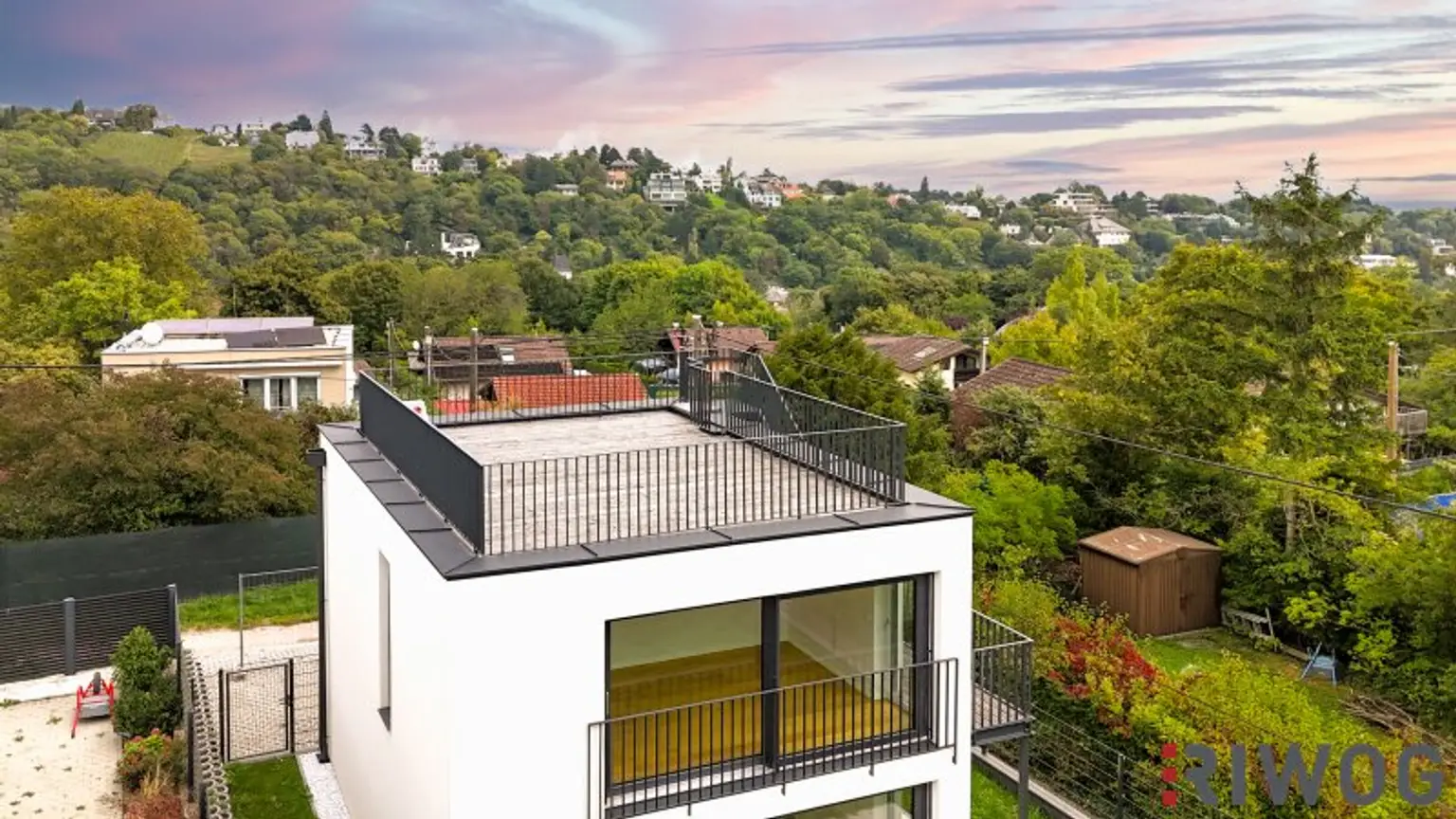 MINI VILLA AM HACKENBERG MIT CA. 37m² DACHTERRASSE UND IMPOSANTEM WEITBLICK AUF DIE CITY - EIGENGRUND IM KLEINGARTEN - GANZJÄHRIG BEWOHNBAR