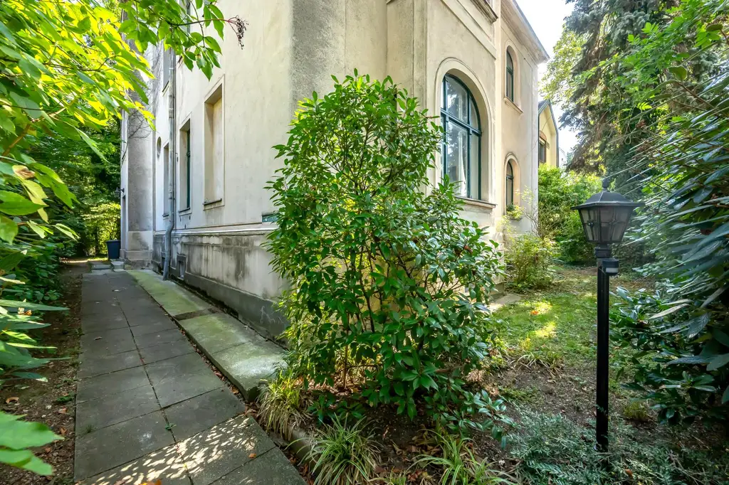 WOHNUNG IN ALTBAU-VILLA | EIGENGARTEN | SANIERUNGSBEDÜRFTIGES JUWEL
